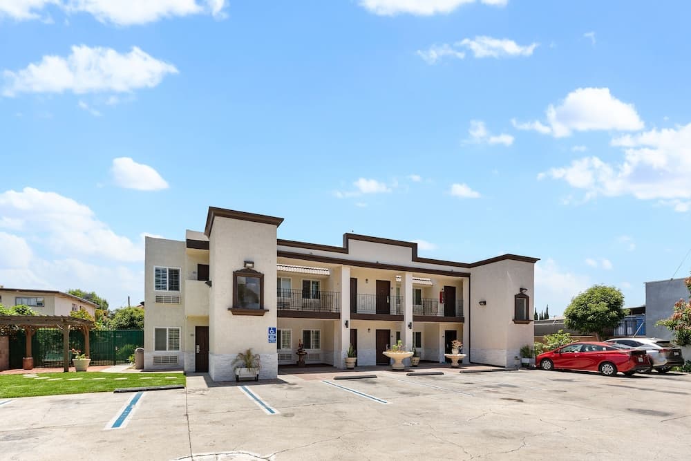 Le Blanc Inn & Suites gallery photo in El Monte, CA — image 13