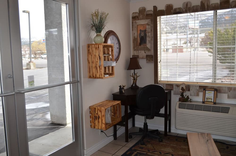 National 9 - Nephi 9 Inn interior in Nephi, UT — gallery photo 2