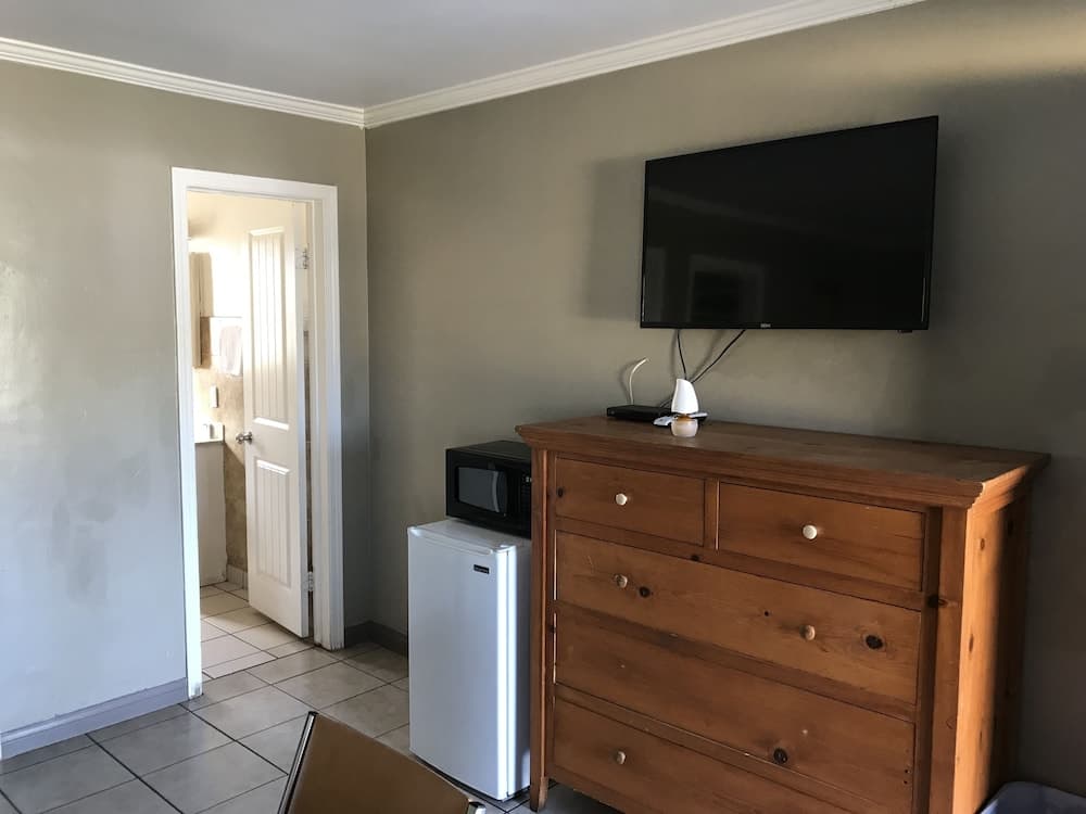 Sunshine Village Motel gallery photo in Santa Ana, CA — image 4