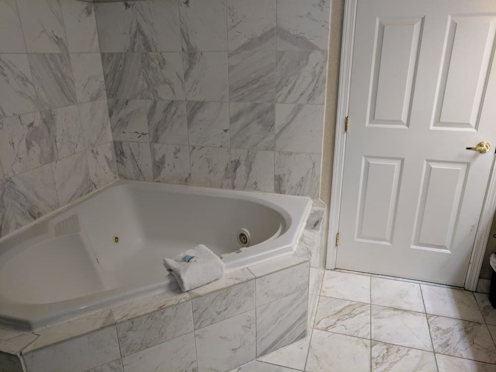 Sleep Inn & Suites Oregon - Toledo interior in Oregon, OH — gallery photo 2