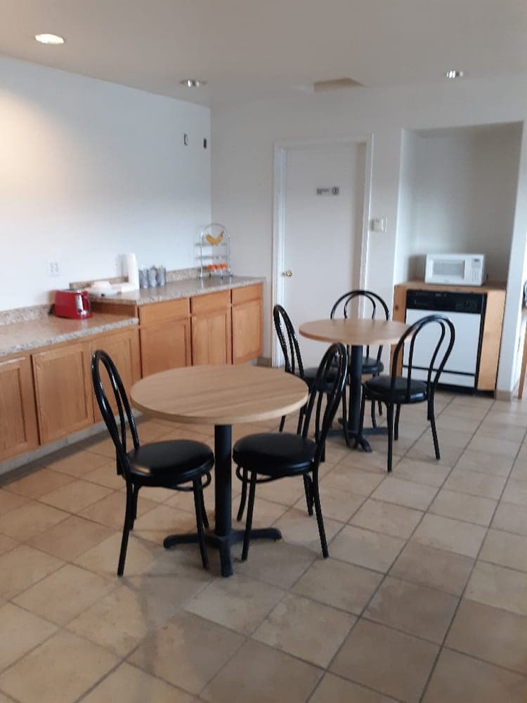 Stay Express Inn Hamilton property views in Hamilton, MT — gallery photo 3