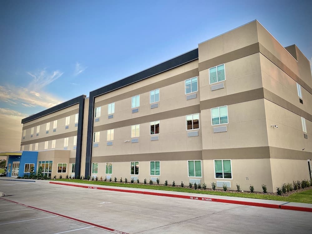 Days Inn & Suites by Wyndham Beaumont West / I-10 & Walden gallery photo in Beaumont, TX — image 12