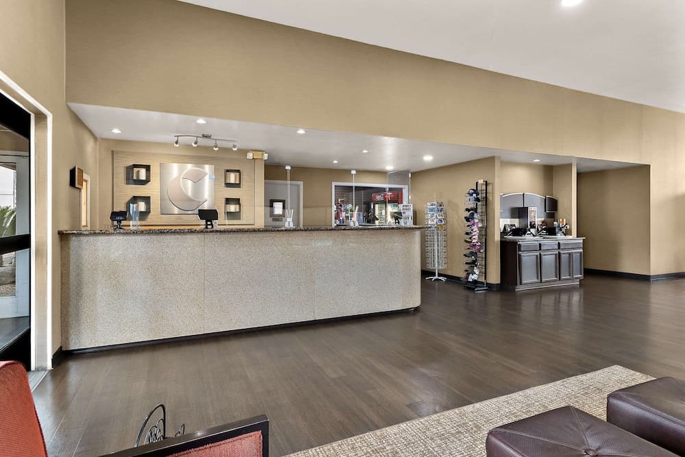 Comfort Inn & Suites Sequoia/Kings Canyon interior in Three Rivers, CA — gallery photo 2