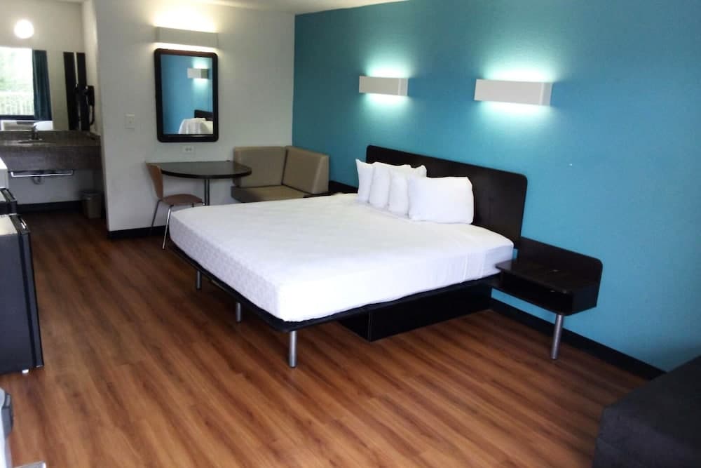 Americas Best Value Inn Beeville featured exterior or lobby in Beeville, TX — similar hotel