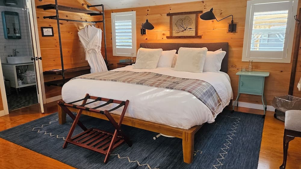 Antrim Streamside interior in Livingston Manor, NY — gallery photo 2
