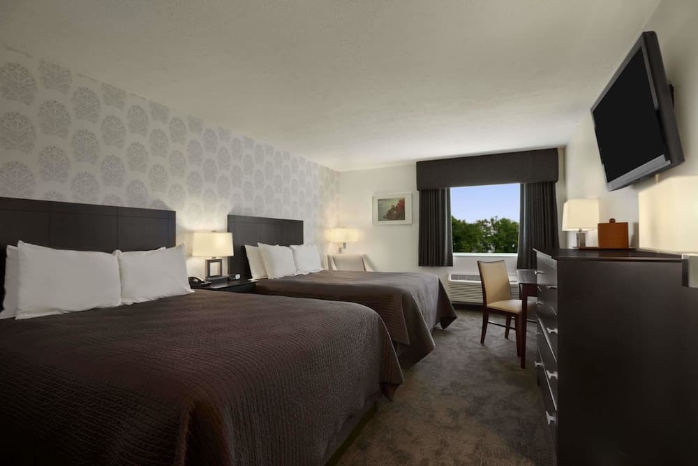 Travelodge by Wyndham Hubbard OH property views in Hubbard, OH — gallery photo 3