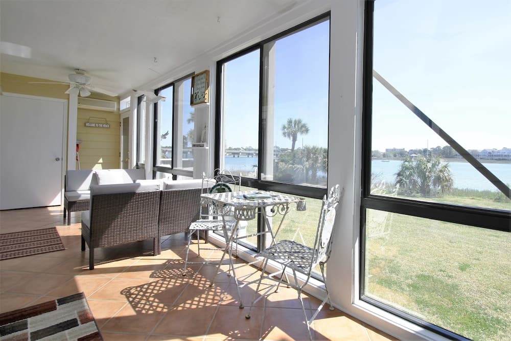 Mariners Cay 13 2 Bedroom Holiday Home By My Ocean Rentals — hotel in Folly Beach, South Carolina