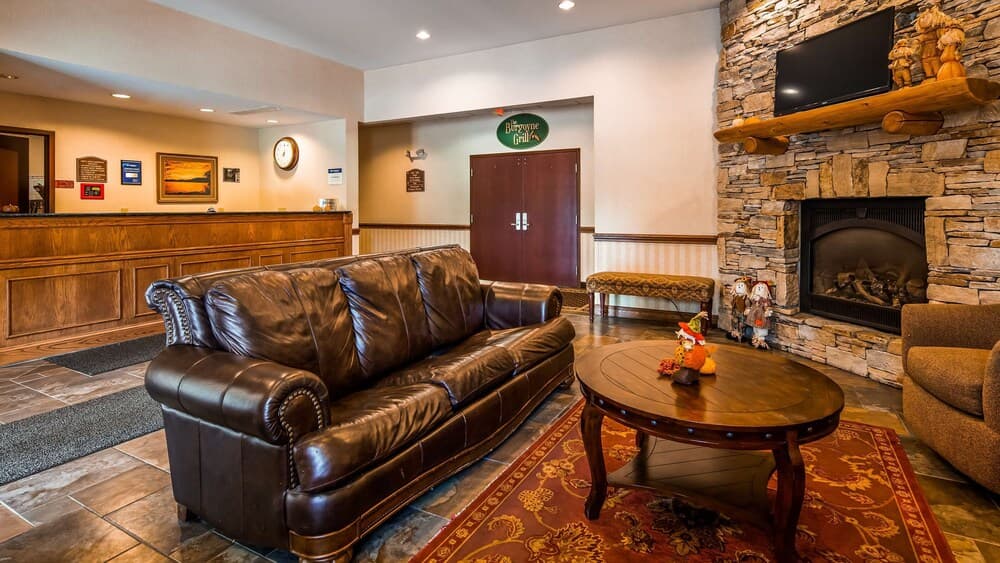Best Western Plus Ticonderoga Inn & Suites interior in Ticonderoga — gallery photo 2