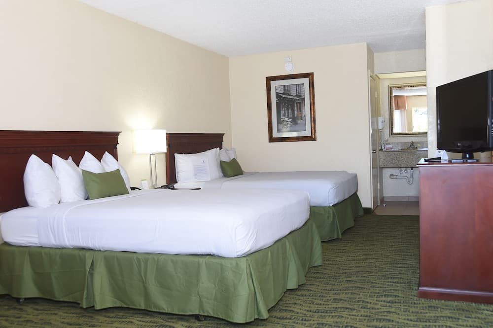 Baymont by Wyndham Orlando East interior in Orlando, FL — gallery photo 2