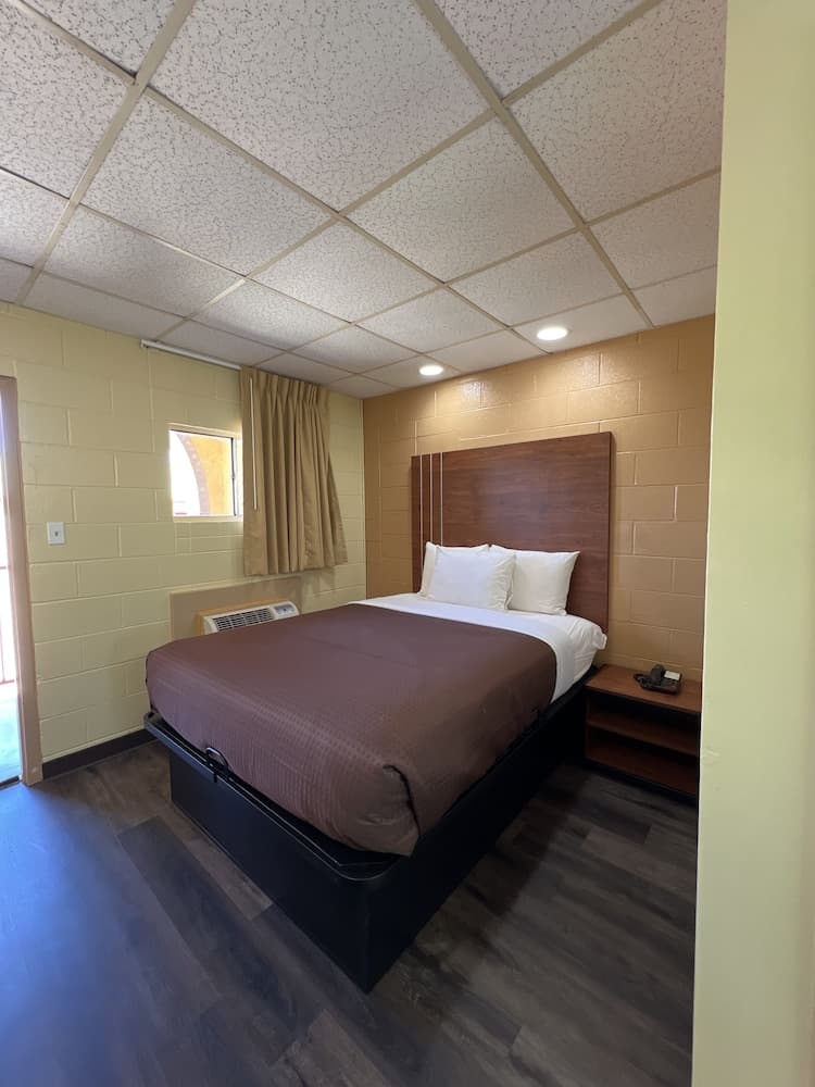 Executive Inn & Suites Near Lackland AFB interior in San Antonio, TX — gallery photo 2