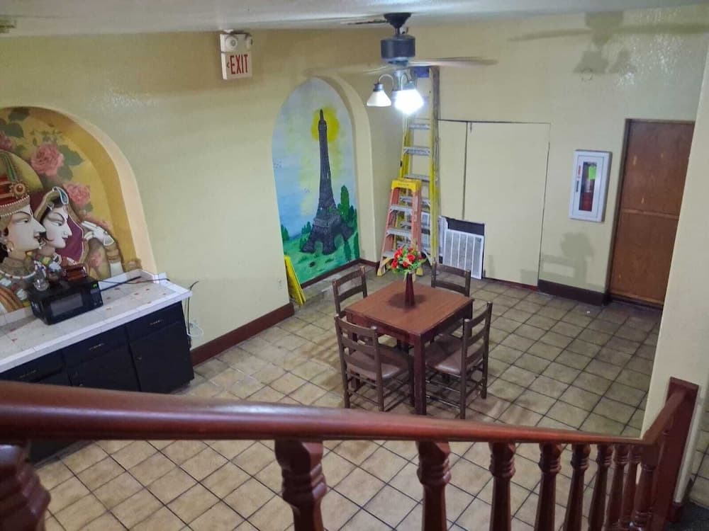 Hotel O Colonial Inn Brownsville Tx property views in Brownsville, TX — gallery photo 3