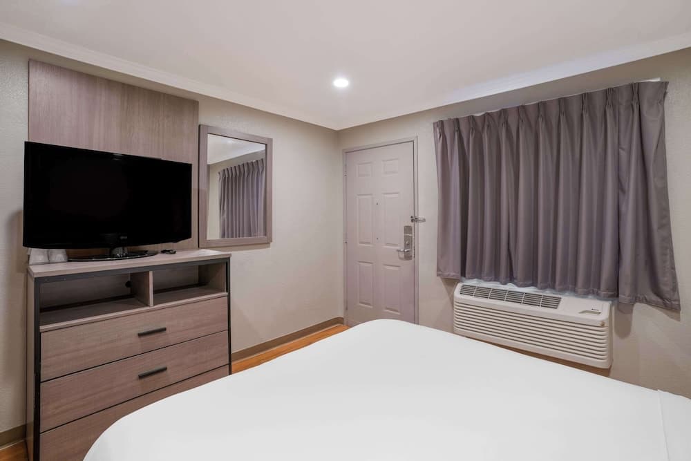 Econo Lodge Vallejo Fairgrounds gallery photo in Vallejo, CA — image 11