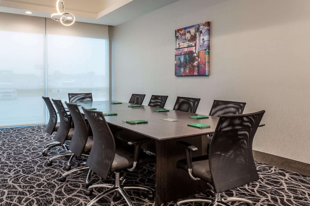 La Quinta Inn & Suites by Wyndham Shorewood gallery photo in Joliet, IL — image 14