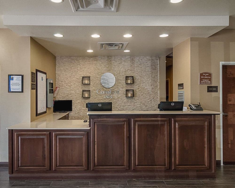 Comfort Inn Midland South I-20 interior in Midland, TX — gallery photo 2