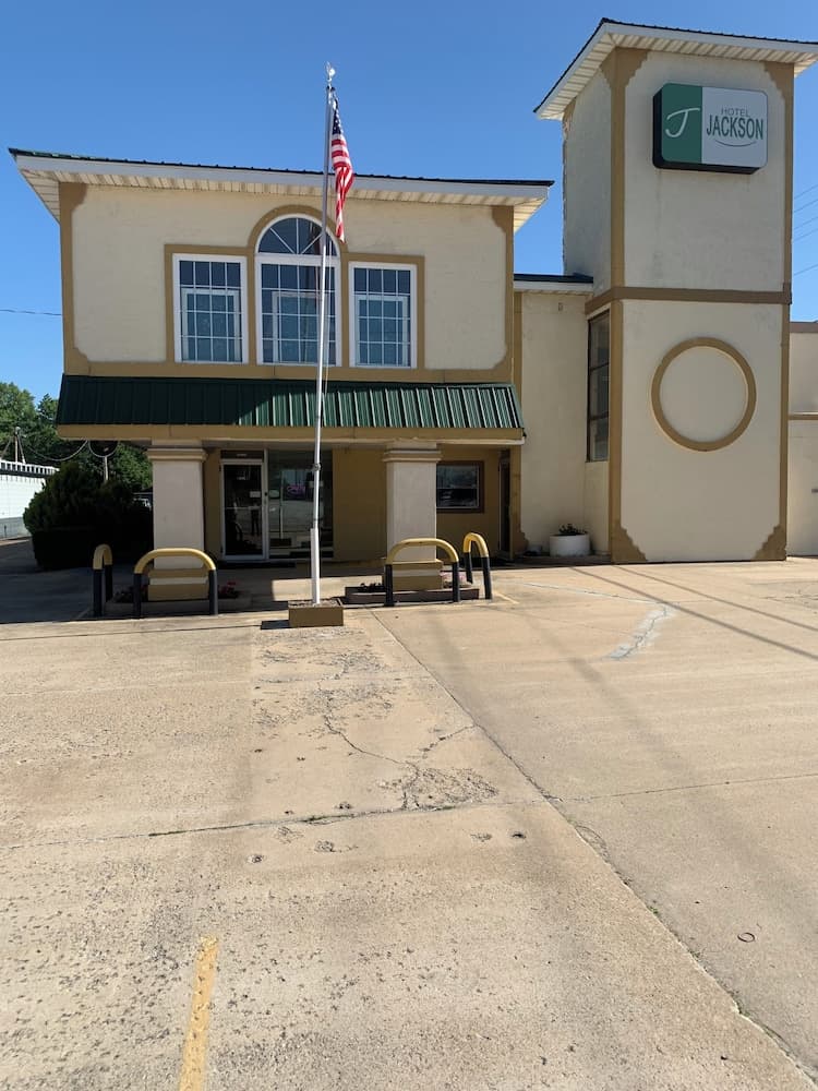Hotel Jackson featured exterior or lobby in Macomb, IL — similar hotel