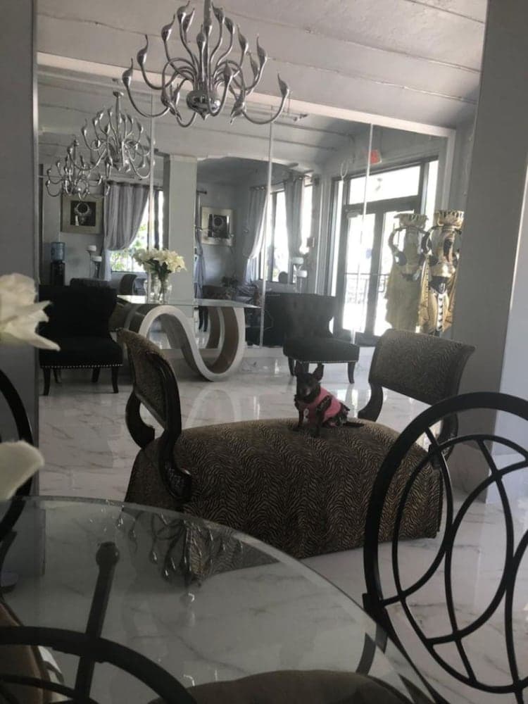 Notebook Miami Beach interior in Miami Beach, FL — gallery photo 2