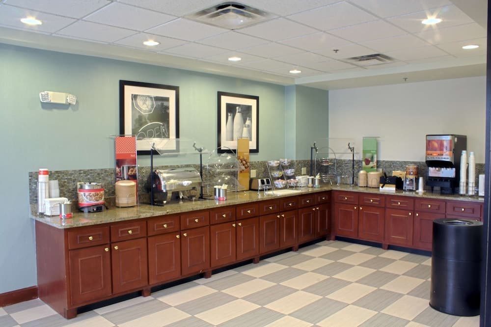 Hampton Inn Jacksonville I-10 West interior in Jacksonville, FL — gallery photo 2