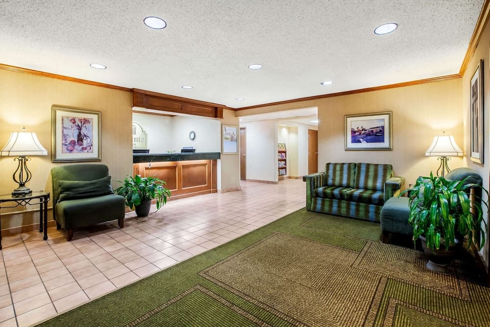 La Quinta Inn by Wyndham Detroit Southgate interior in Southgate, MI — gallery photo 2