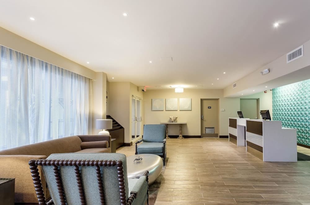 Quality Inn Gulfport I-10 interior in Gulfport, MS — gallery photo 2
