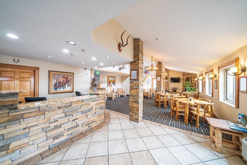 Alpine Inn & Suites interior in Gunnison, CO — gallery photo 2