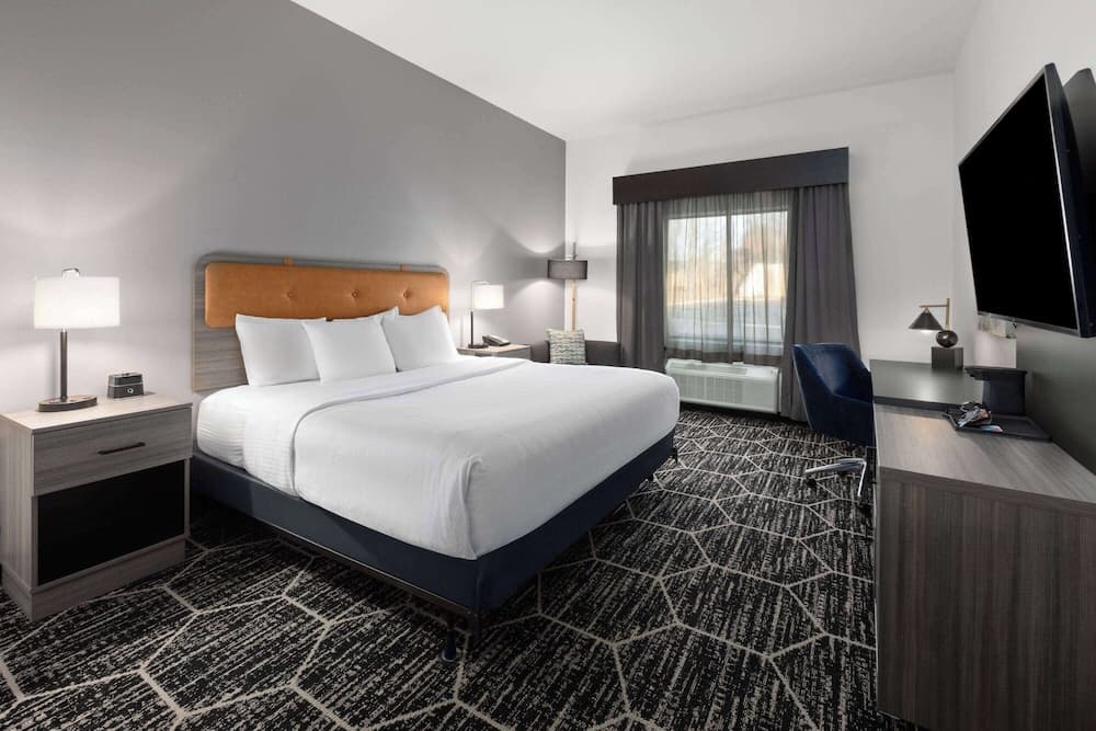 La Quinta Inn & Suites by Wyndham Meridian property views in Meridian, MS — gallery photo 3