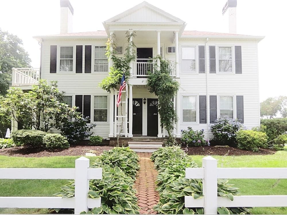ShoreWay Acres Inn & Cape Cod Lodging featured exterior or lobby in Falmouth, MA — similar hotel