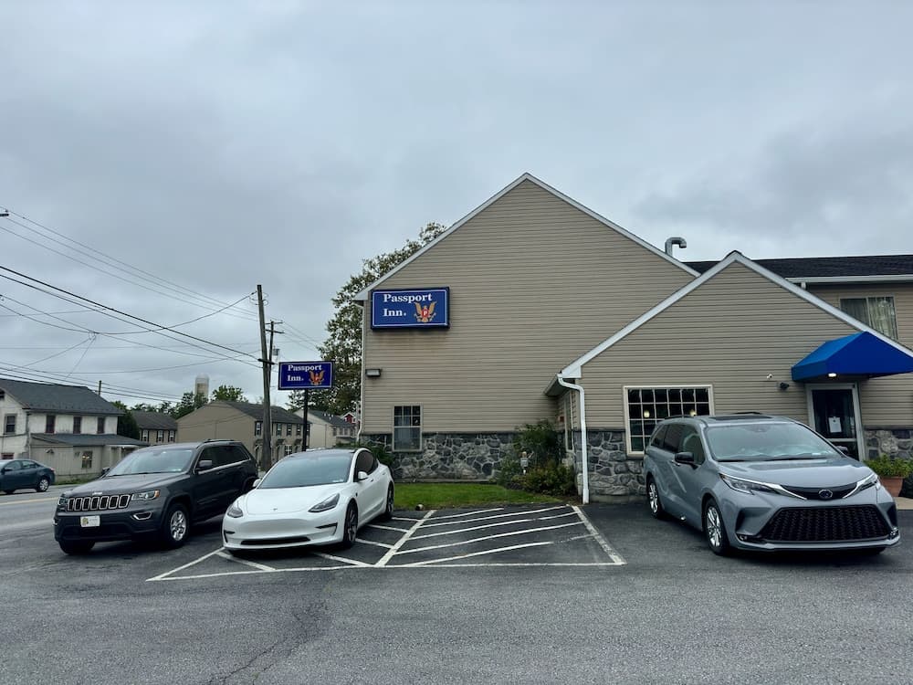 Passport Inn gallery photo in Paradise — image 48