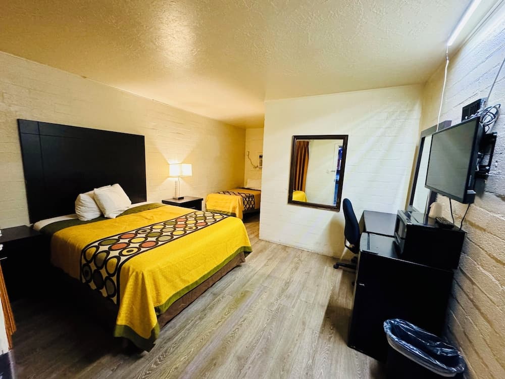 Border Motel interior in Calexico, CA — gallery photo 2