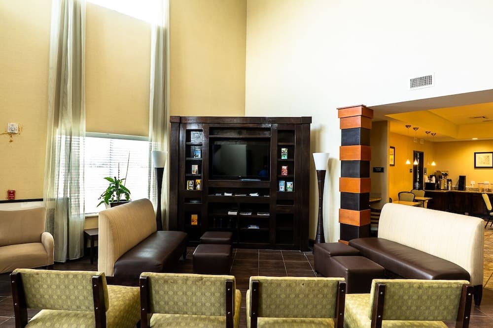 Rivers  Inn & Suites interior in Three Rivers, TX — gallery photo 2