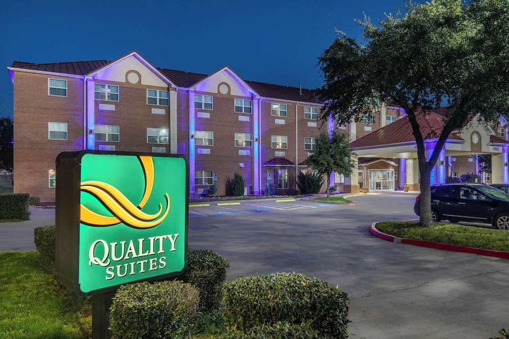 Quality Suites Addison - Dallas — hotel in Addison, Texas