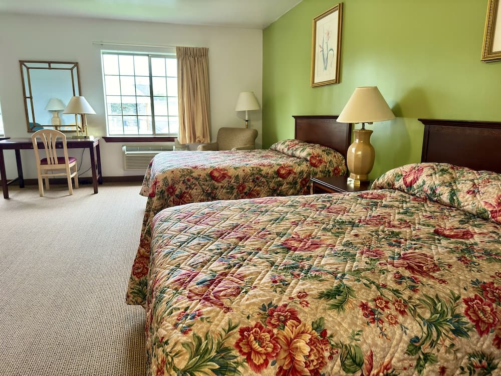 Passport Inn interior in Paradise — gallery photo 2