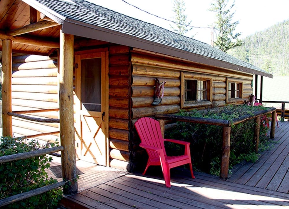 Creekside Lodge at Yellowstone interior in Cody — gallery photo 2