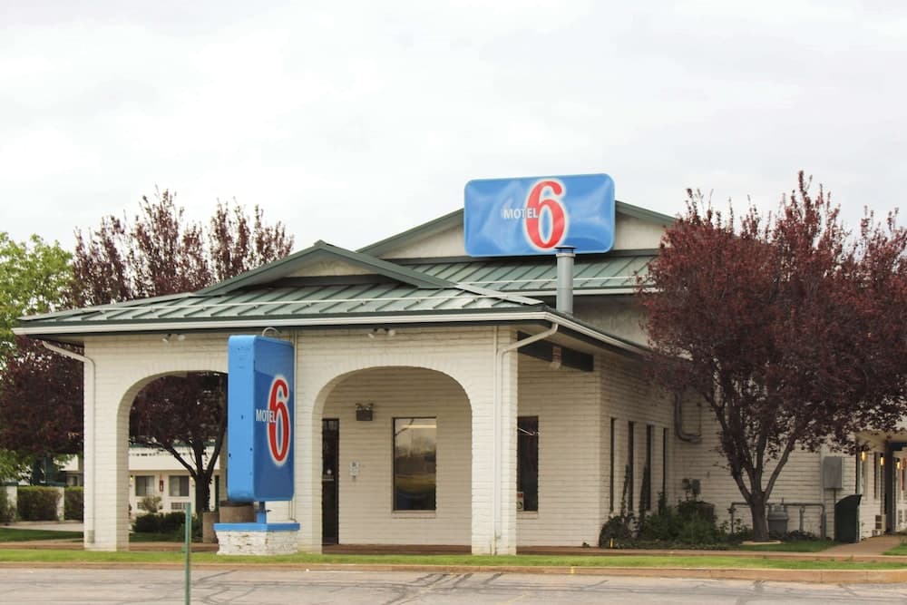Motel 6 Ogden, UT - 21st Street featured exterior or lobby in Ogden, UT — similar hotel