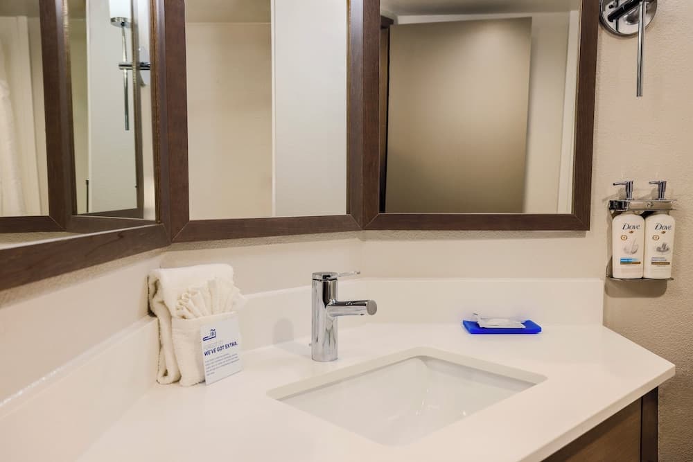 Holiday Inn Express Burlington by IHG gallery photo in Burlington, NC — image 21