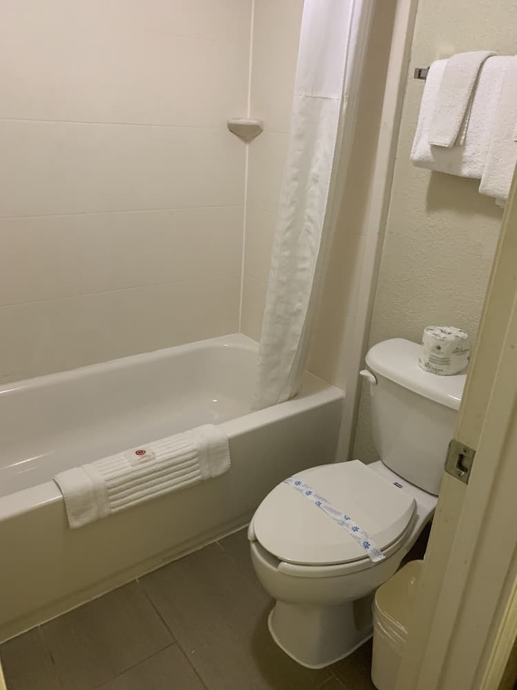 Days Inn by Wyndham Austintown property views in Austintown, OH — gallery photo 3