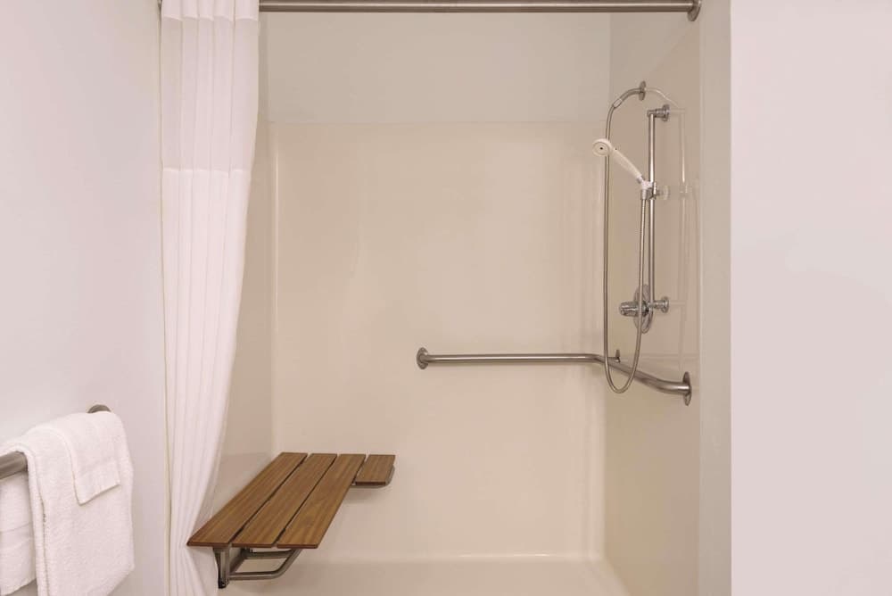 Country Inn & Suites by Radisson, Cedar Falls, IA gallery photo in Cedar Falls, IA — image 31