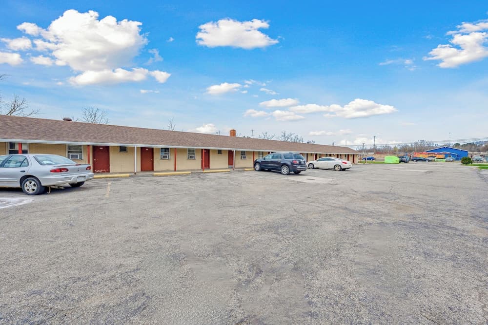 Flint Motel by OYO MI Near I-475 gallery photo in Flint, MI — image 30