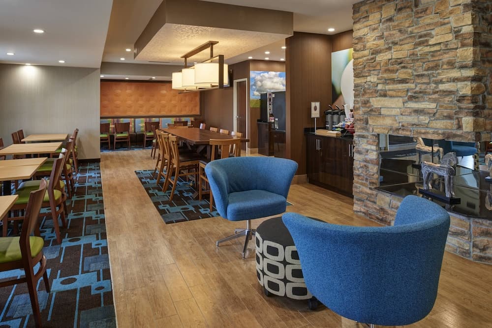 Fairfield Inn by Marriott Richmond interior in New Paris, OH — gallery photo 2