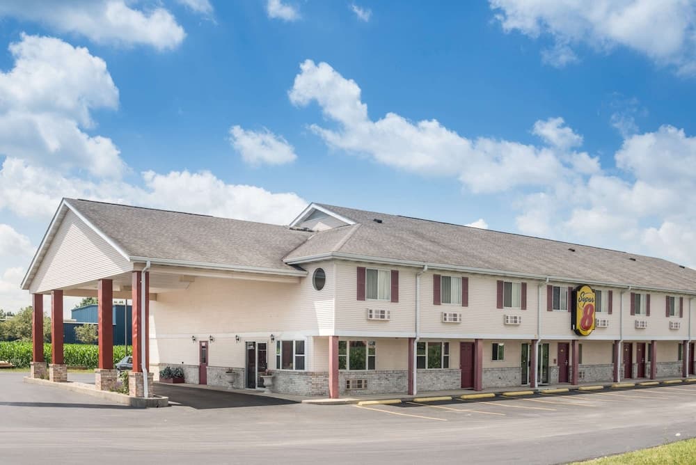 Super 8 by Wyndham Wapakoneta featured exterior or lobby in Wapakoneta, OH — similar hotel