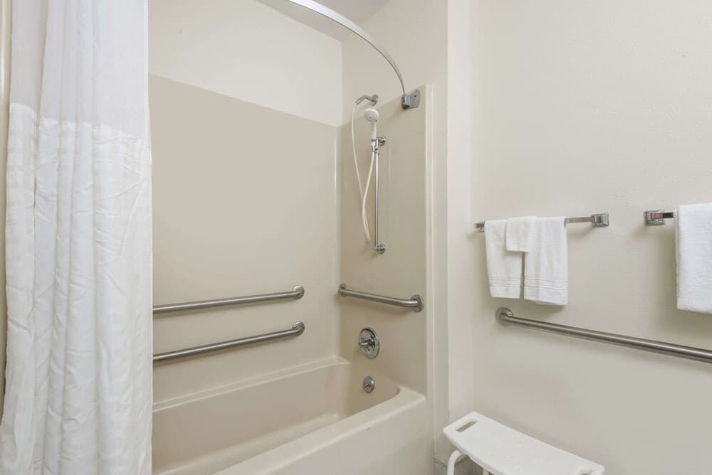 Days Inn by Wyndham Ashland gallery photo in Ashland, KY — image 32