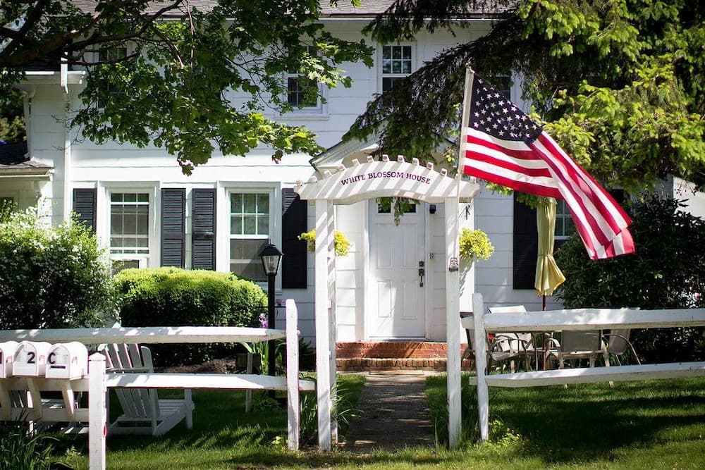 White Blossom House Inn featured exterior or lobby in Southold, NY — similar hotel