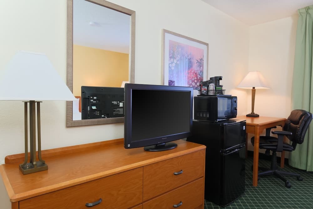 Comfort Inn & Suites Zanesville City Center interior in Zanesville, OH — gallery photo 2