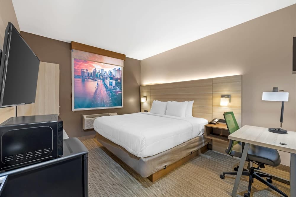 Country Inn & Suites by Radisson, Staten Island featured exterior or lobby in Staten Island, NY — similar hotel