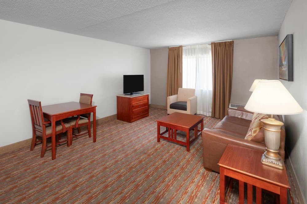 Endeavor Inn & Suites, Trademark Collection by Wyndham gallery photo in Topeka, KS — image 23