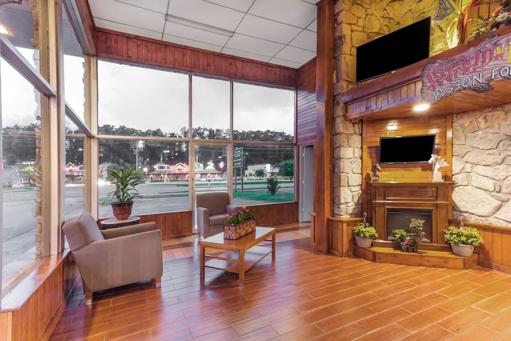 Lodge at Mill Creek interior in Pigeon Forge, TN — gallery photo 2