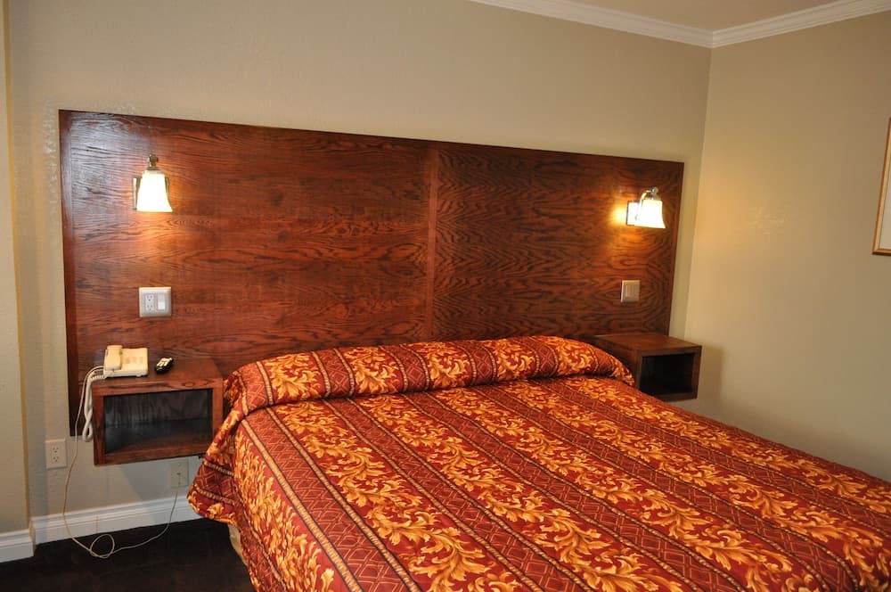 Santa Cruz Inn Riverside gallery photo in Riverside, CA — image 8