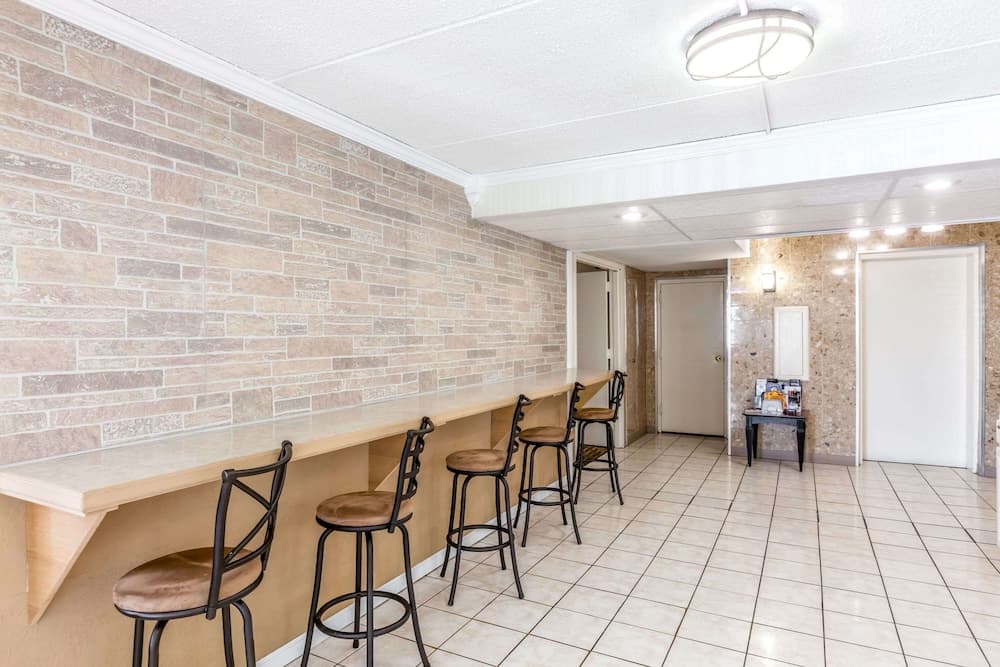 Days Inn by Wyndham Syracuse gallery photo in Syracuse, NY — image 8