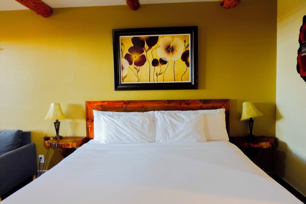 Sleepy Hollow Cabins and Hotel interior in Crestline, CA — gallery photo 2