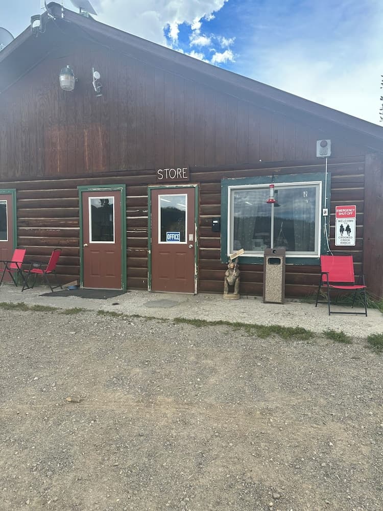 Crooked Creek interior in Dubois, WY — gallery photo 2