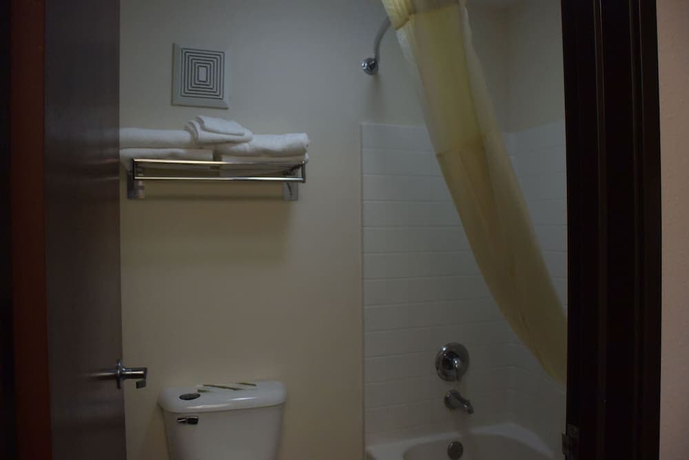 Travelodge Suites by Wyndham Newberg gallery photo in Newberg, OR — image 74